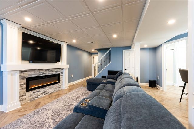 3049 Seminole Ct, Hampton, PA 15044