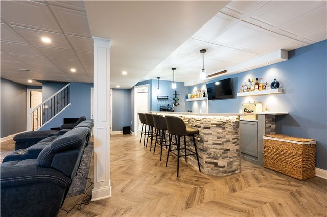 3049 Seminole Ct, Hampton, PA 15044