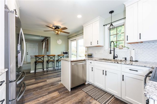 3049 Seminole Ct, Hampton, PA 15044