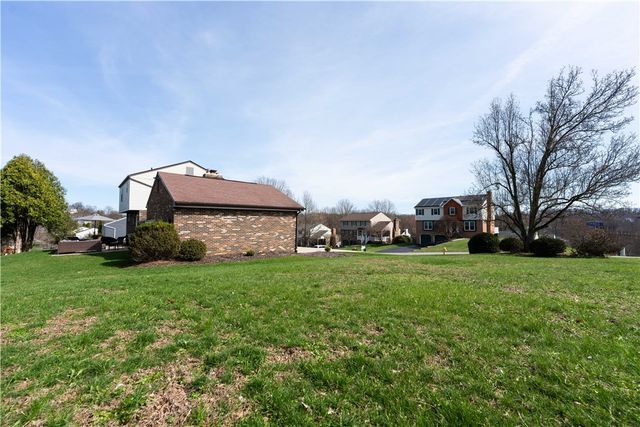 3049 Seminole Ct, Hampton, PA 15044
