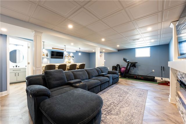 3049 Seminole Ct, Hampton, PA 15044