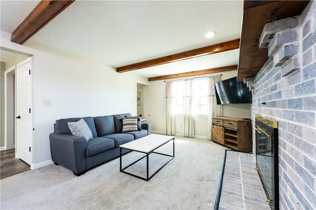 3049 Seminole Ct, Hampton, PA 15044