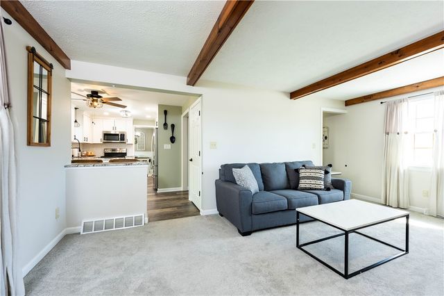 3049 Seminole Ct, Hampton, PA 15044