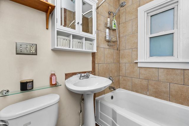 3502 Garfield Avenue, Des Moines, IA 50317