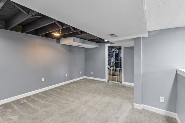 3502 Garfield Avenue, Des Moines, IA 50317