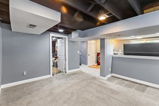 3502 Garfield Avenue, Des Moines, IA 50317
