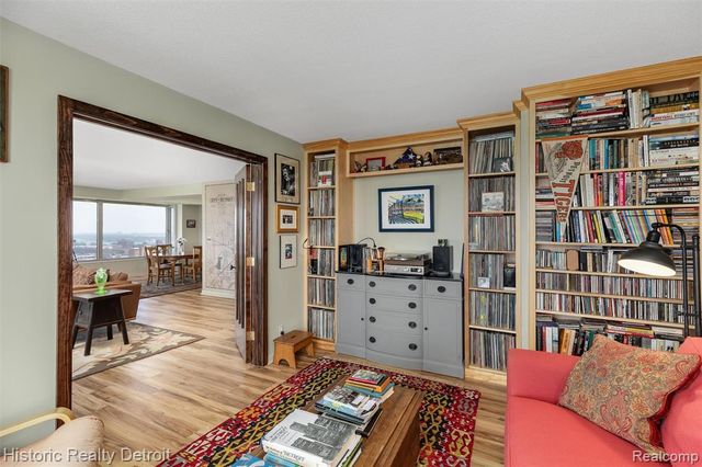 1300 E Lafayette 2407, 08, Detroit, MI 48207