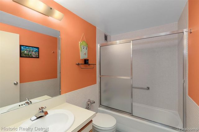 1300 E Lafayette 2407, 08, Detroit, MI 48207