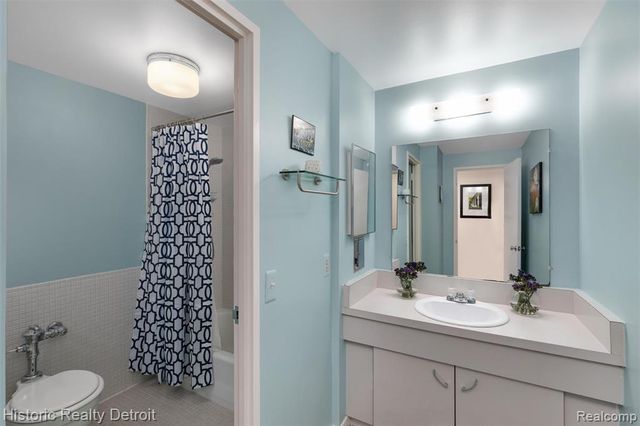 1300 E Lafayette 2407, 08, Detroit, MI 48207