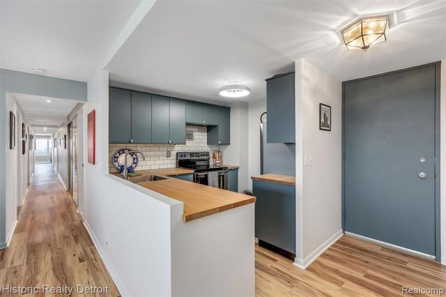 1300 E Lafayette 2407, 08, Detroit, MI 48207