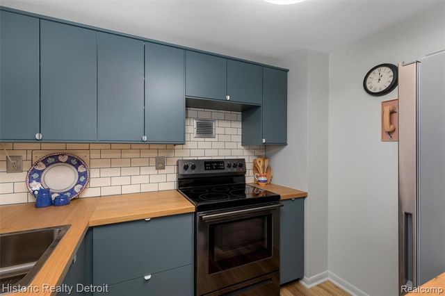 1300 E Lafayette 2407, 08, Detroit, MI 48207