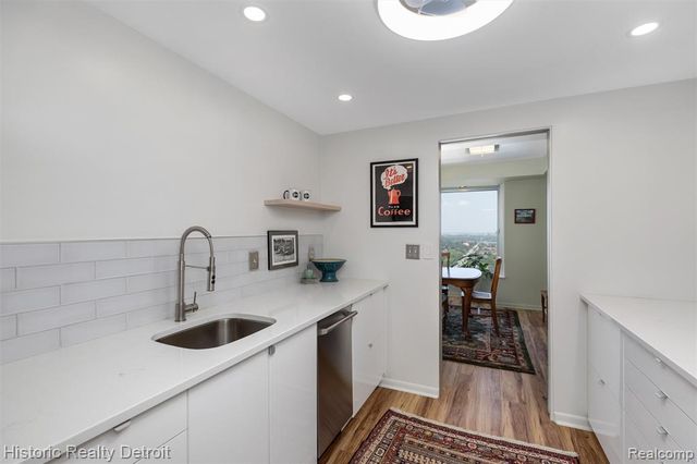 1300 E Lafayette 2407, 08, Detroit, MI 48207