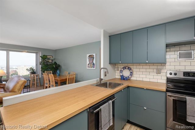 1300 E Lafayette 2407, 08, Detroit, MI 48207