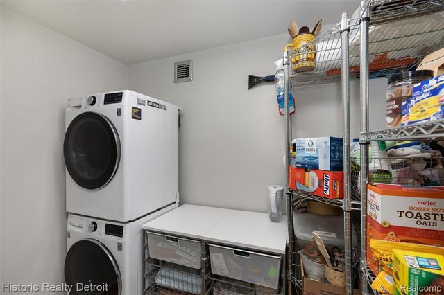 1300 E Lafayette 2407, 08, Detroit, MI 48207