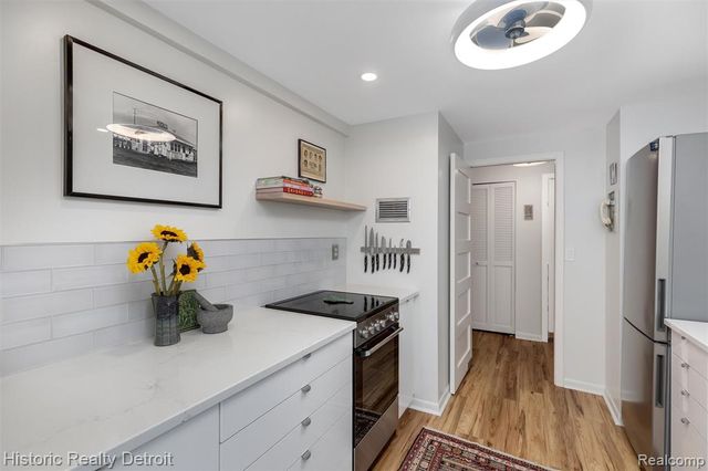 1300 E Lafayette 2407, 08, Detroit, MI 48207