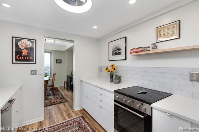 1300 E Lafayette 2407, 08, Detroit, MI 48207