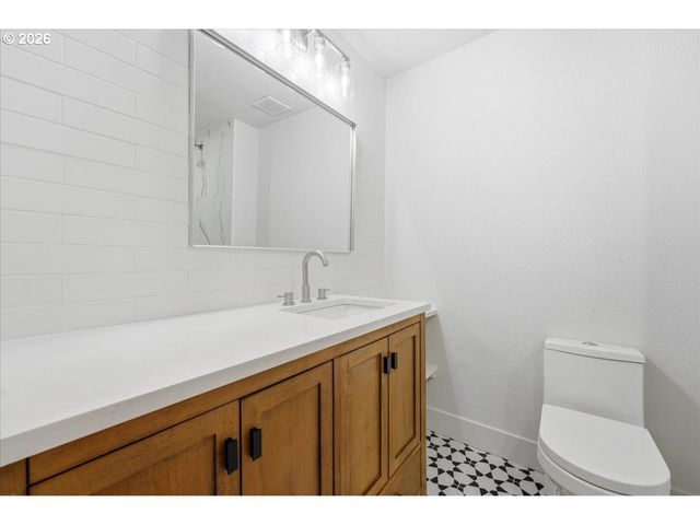 5913 Ne 114TH St, Vancouver, WA 98686