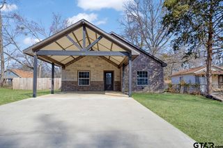 1007 E 1st St, Mount Pleasant, TX 75455