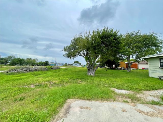 2534 & 2530 Blaschke St, Ingleside, TX 78362