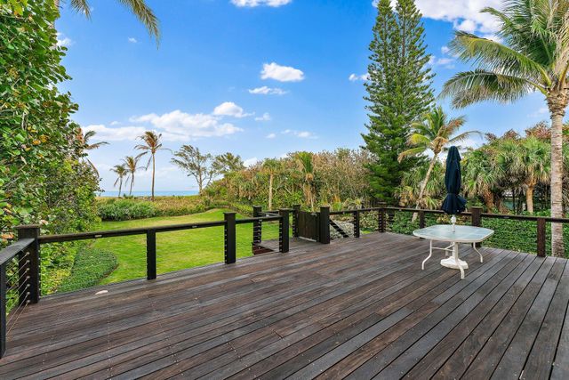 31 N Beach Road, Jupiter Island, FL 33455