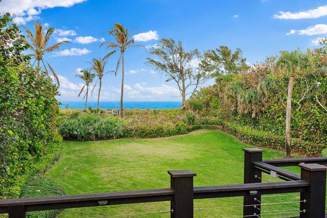 31 N Beach Road, Jupiter Island, FL 33455
