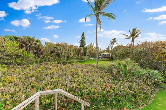 31 N Beach Road, Jupiter Island, FL 33455
