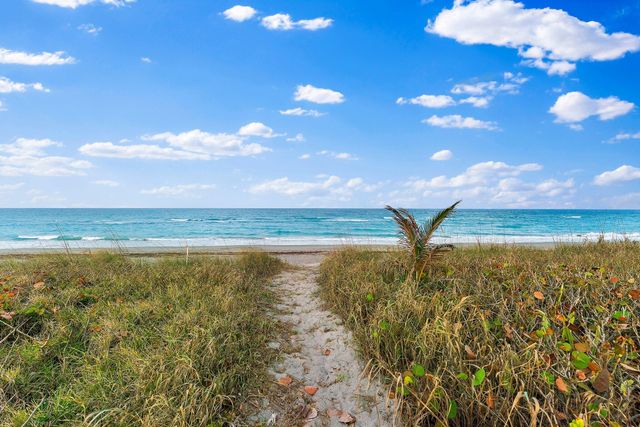 31 N Beach Road, Jupiter Island, FL 33455