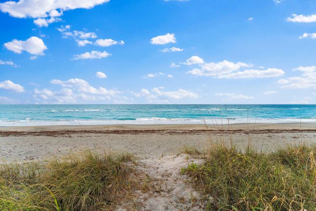 31 N Beach Road, Jupiter Island, FL 33455