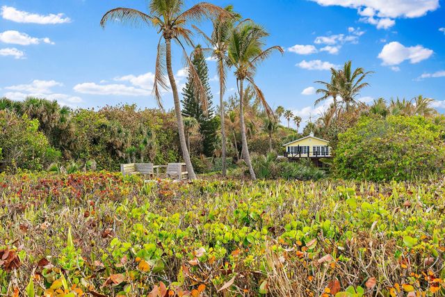 31 N Beach Road, Jupiter Island, FL 33455