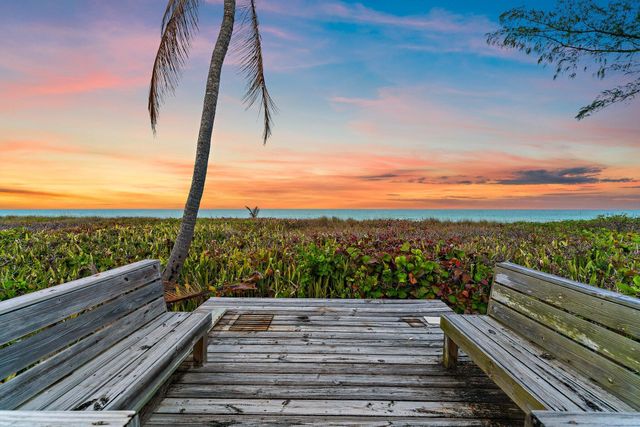 31 N Beach Road, Jupiter Island, FL 33455