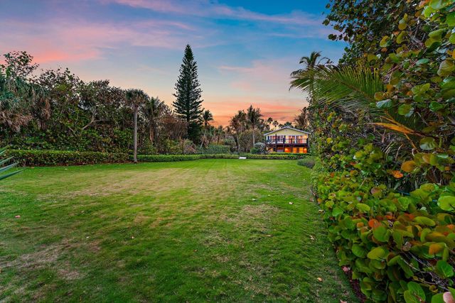 31 N Beach Road, Jupiter Island, FL 33455