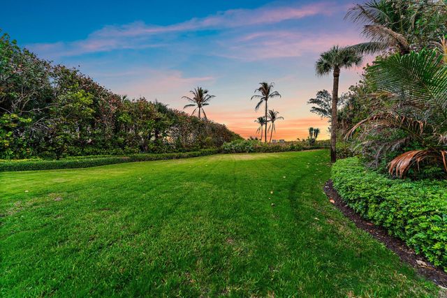 31 N Beach Road, Jupiter Island, FL 33455