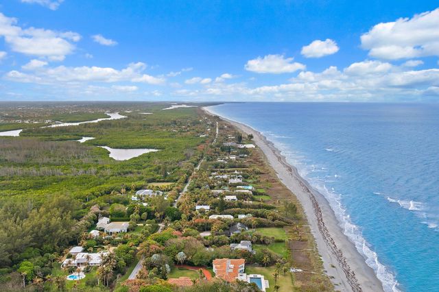 31 N Beach Road, Jupiter Island, FL 33455