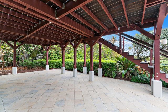 31 N Beach Road, Jupiter Island, FL 33455