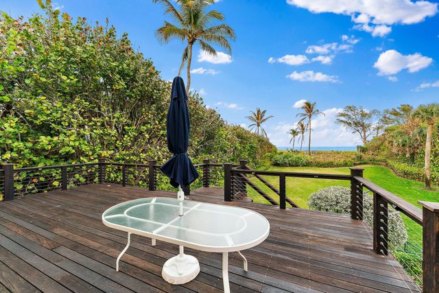31 N Beach Road, Jupiter Island, FL 33455