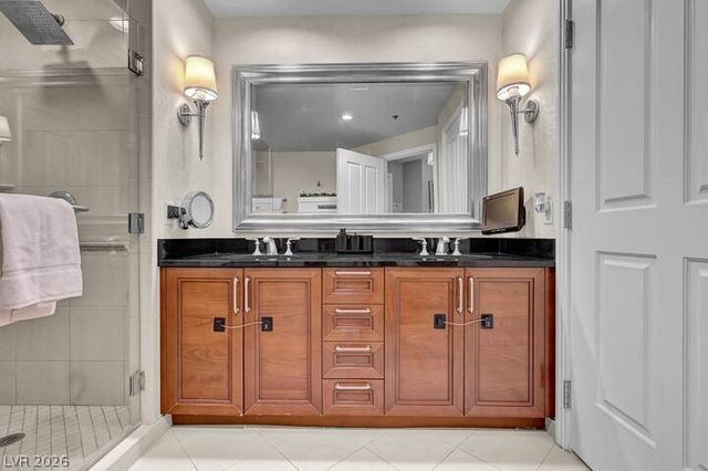 125 East Harmon Avenue 2215, Las Vegas, NV 89109