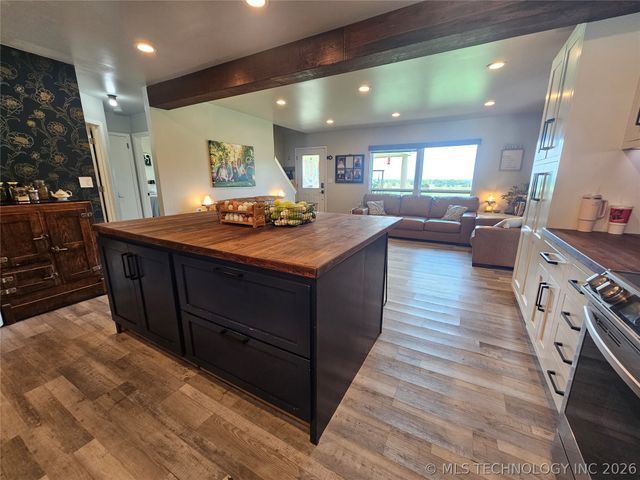 16160 Hectorville Road, Mounds, OK 74047