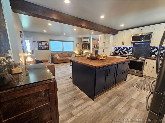 16160 Hectorville Road, Mounds, OK 74047