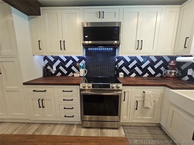 16160 Hectorville Road, Mounds, OK 74047