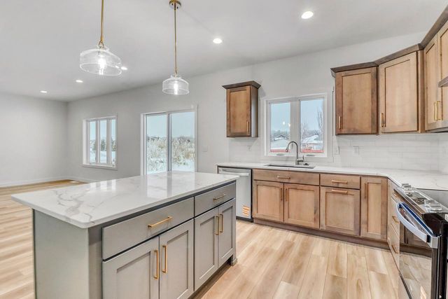 864 Harvest Circle, Horace, ND 58047