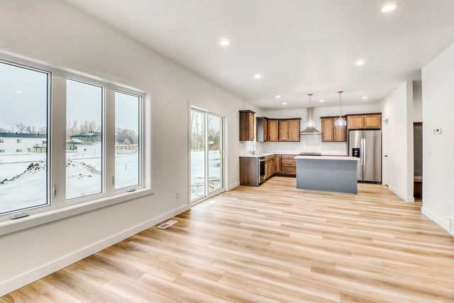 864 Harvest Circle, Horace, ND 58047