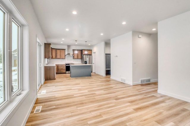 864 Harvest Circle, Horace, ND 58047