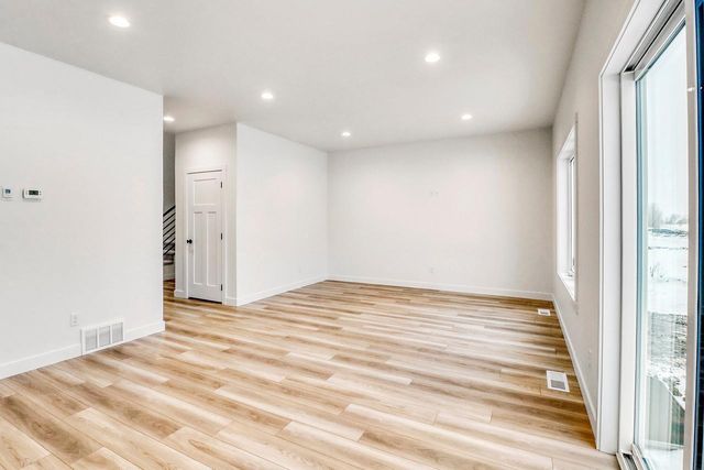 864 Harvest Circle, Horace, ND 58047