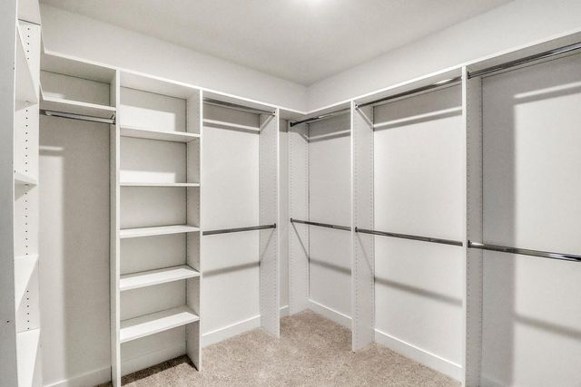 864 Harvest Circle, Horace, ND 58047