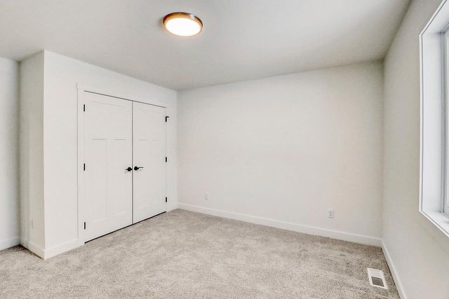 864 Harvest Circle, Horace, ND 58047