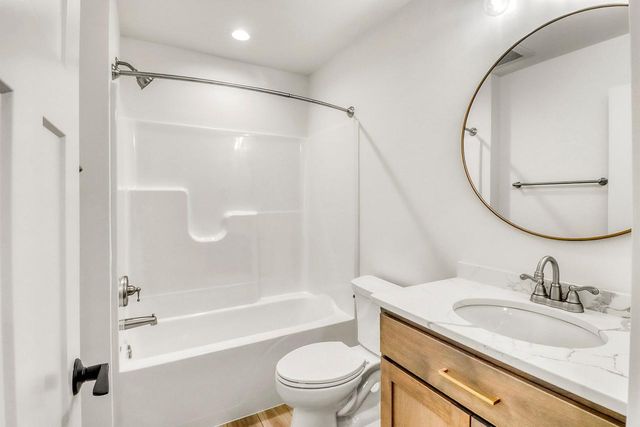 864 Harvest Circle, Horace, ND 58047