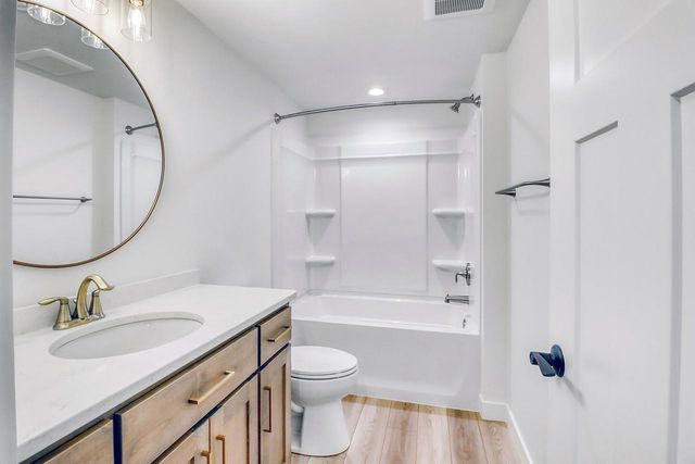 864 Harvest Circle, Horace, ND 58047