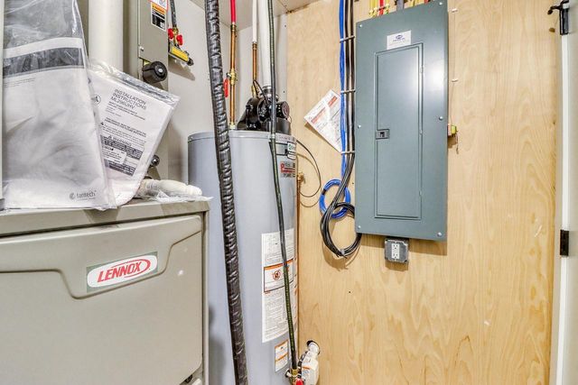 864 Harvest Circle, Horace, ND 58047