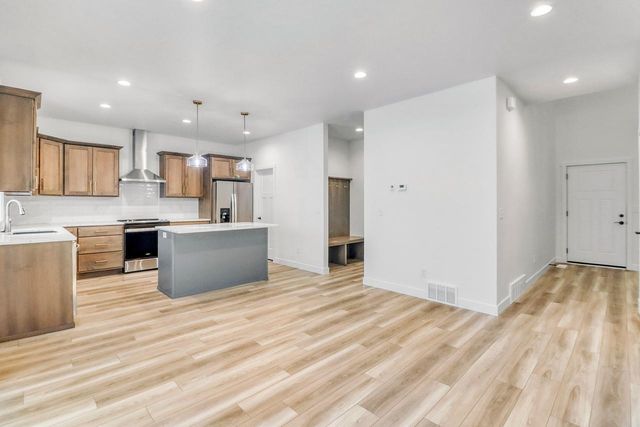 864 Harvest Circle, Horace, ND 58047