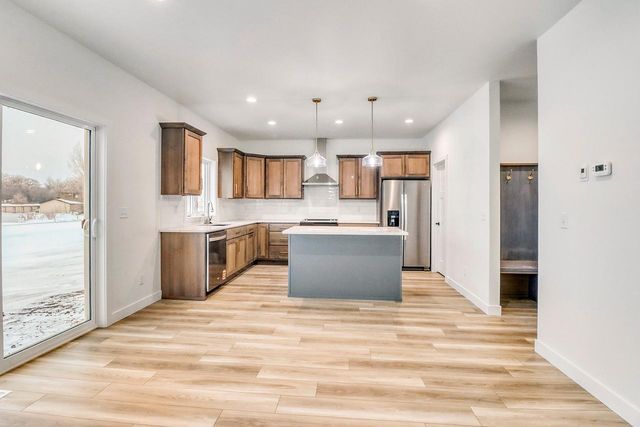 864 Harvest Circle, Horace, ND 58047